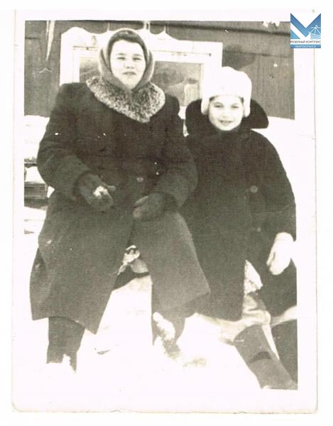 Артамонова В.И. с дочерью Натальей, пос.Нефтеюганск. 1965