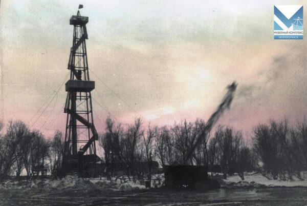 Фонтан нефти на скважине Р-63 Усть-Балыкского месторождения