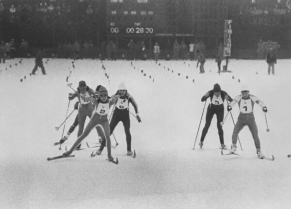 Под номером 2 - советская лыжница, призёр зимних Олимпийских игр 1980 года Нина Рочева