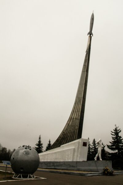 Монумент на месте приземления Ю.Гагарина